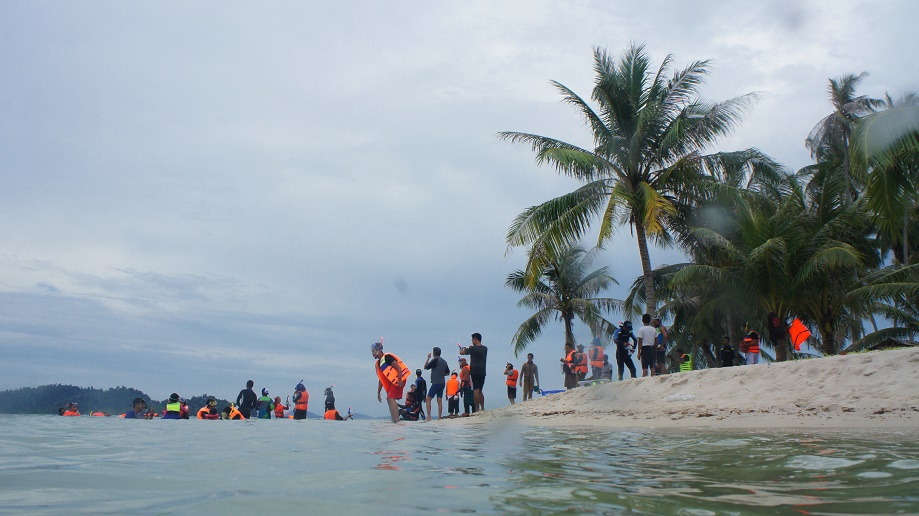 Latihan Penggunaan Alat Snorkeling